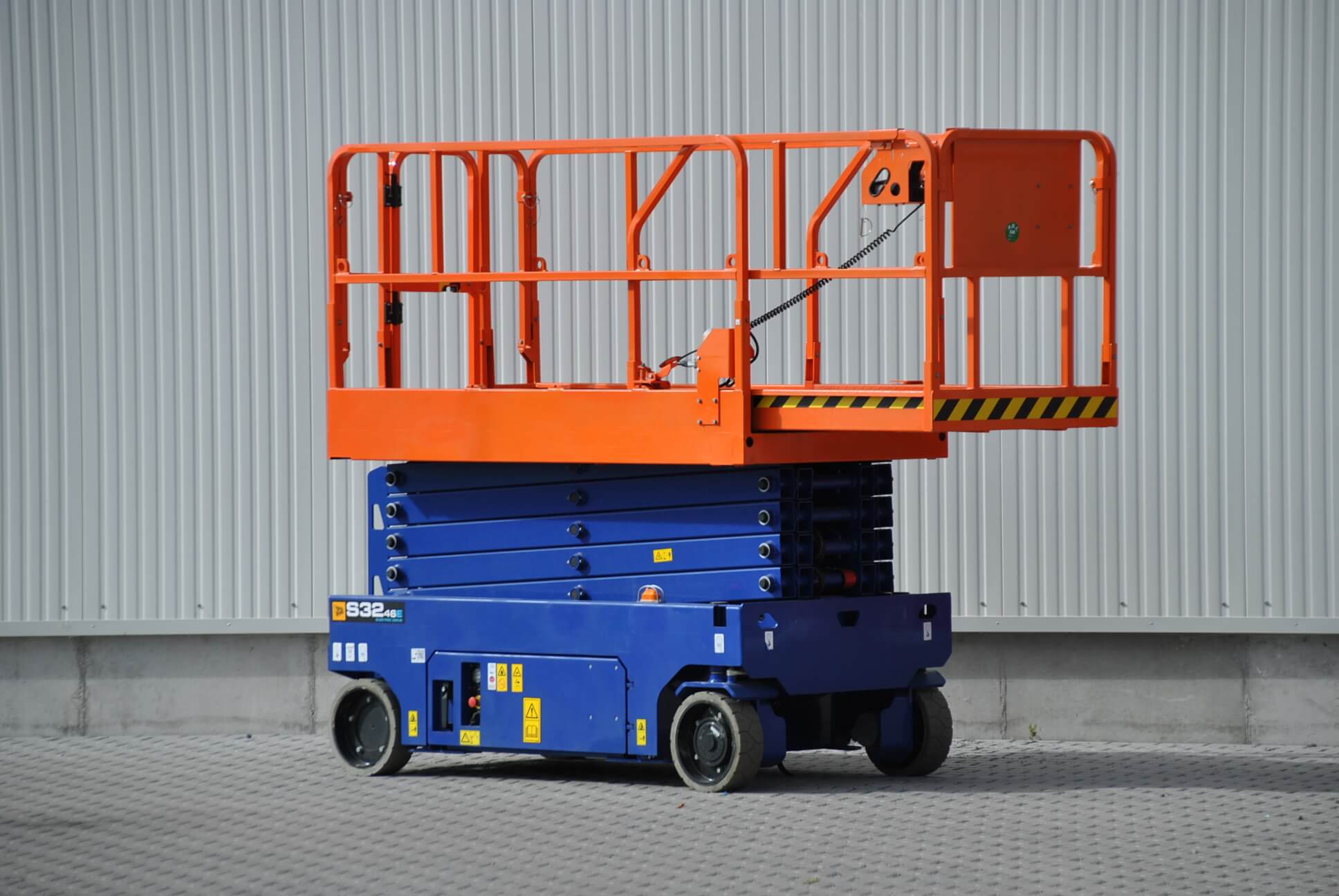 SE12-118 Scheren-Arbeitsbühnen